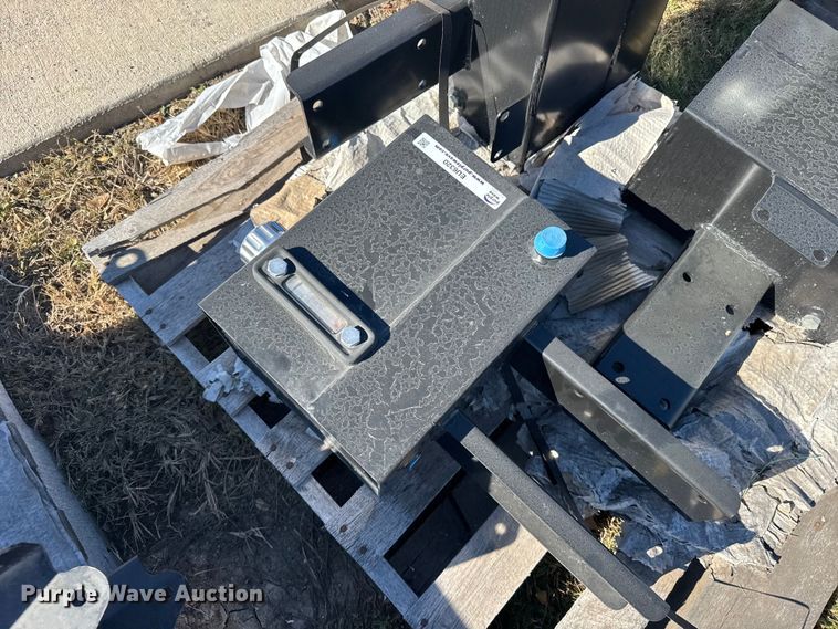 image for item EU6320 (3) Great Plains hydraulic tanks