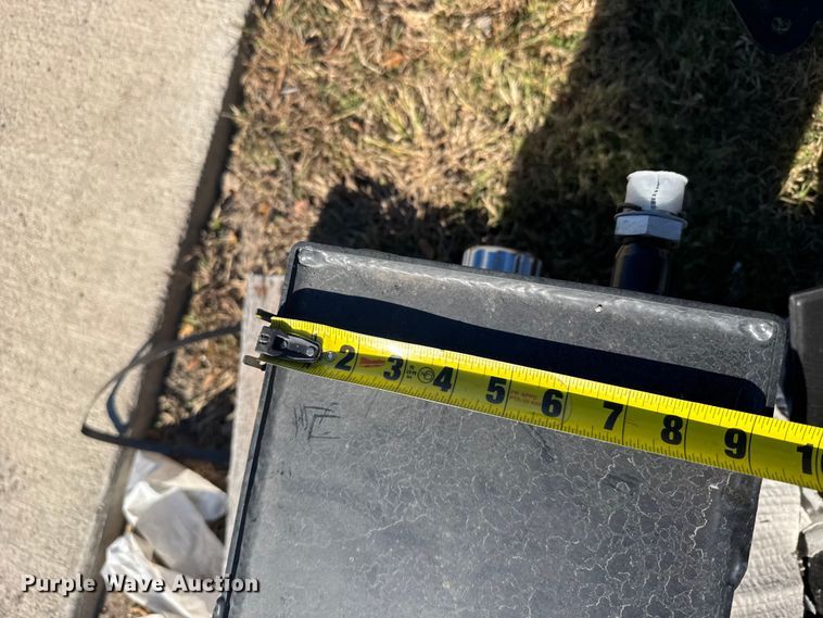 image for item EU6320 (3) Great Plains hydraulic tanks