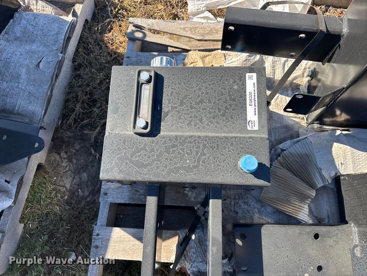 image for item EU6320 (3) Great Plains hydraulic tanks