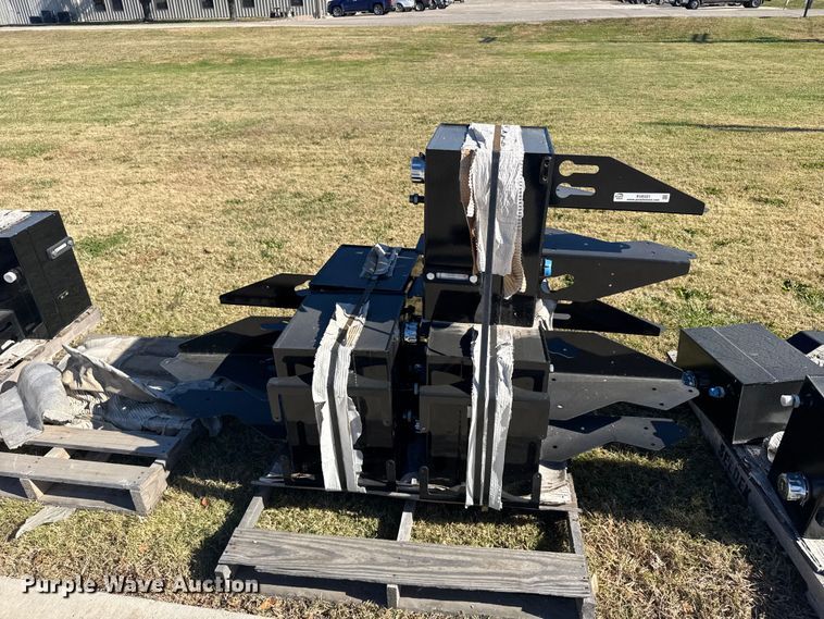 image for item EU6321 (5) Great Plains hydraulic tanks