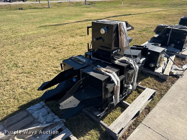 image for item EU6321 (5) Great Plains hydraulic tanks