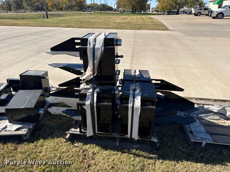 image for item EU6321 (5) Great Plains hydraulic tanks