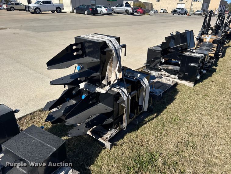 image for item EU6321 (5) Great Plains hydraulic tanks