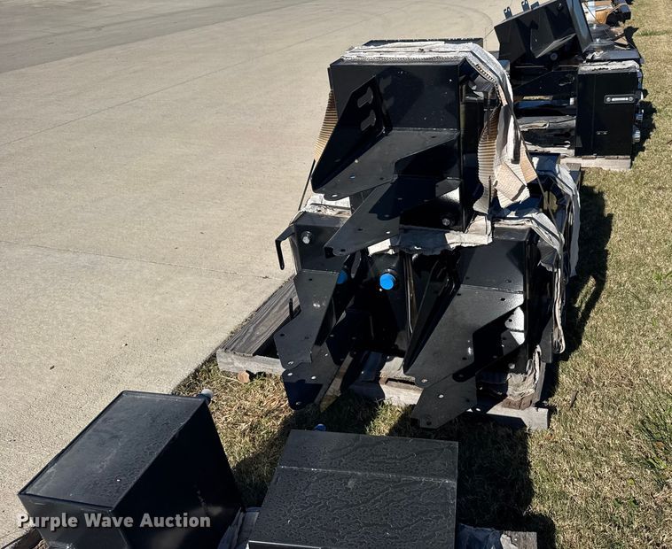 image for item EU6321 (5) Great Plains hydraulic tanks