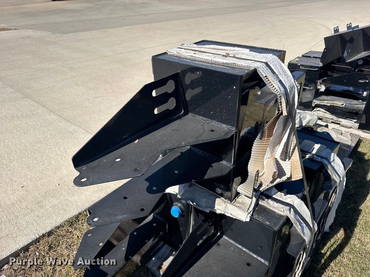 image for item EU6321 (5) Great Plains hydraulic tanks