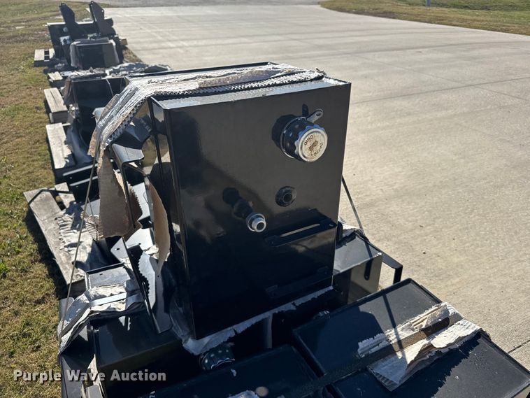 image for item EU6321 (5) Great Plains hydraulic tanks