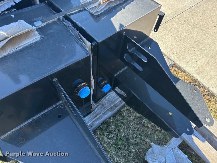 image for item EU6321 (5) Great Plains hydraulic tanks