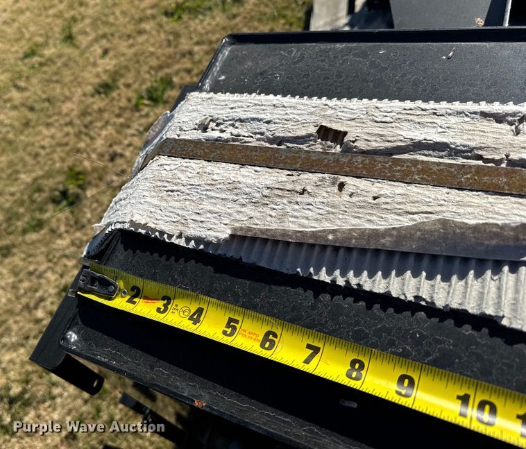 image for item EU6321 (5) Great Plains hydraulic tanks