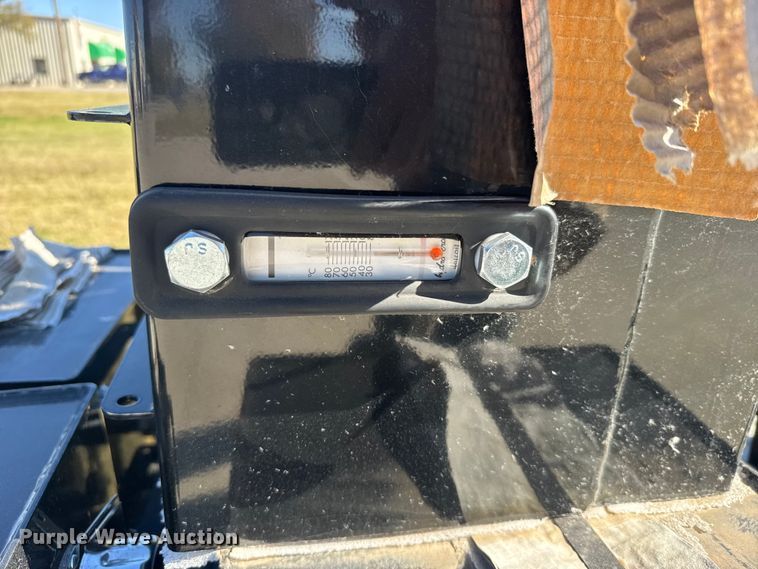 image for item EU6321 (5) Great Plains hydraulic tanks