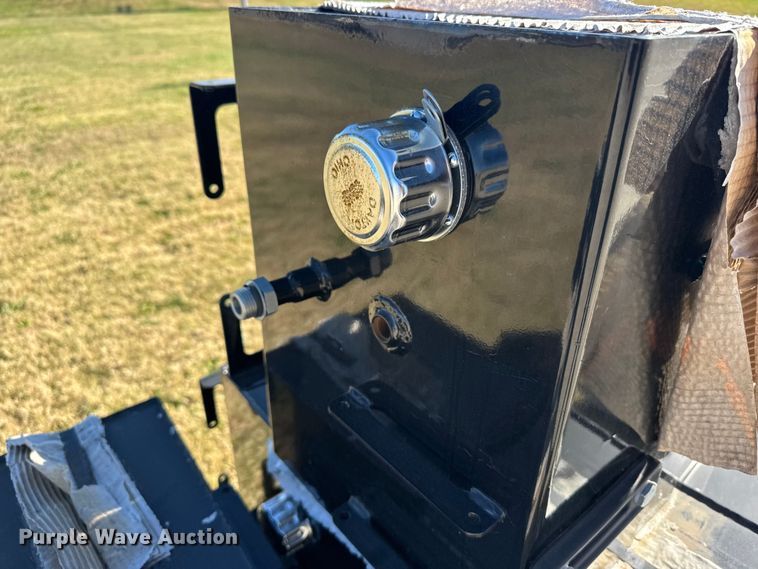 image for item EU6321 (5) Great Plains hydraulic tanks