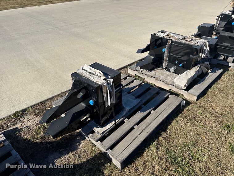 image for item EU6322  (3) Great Plains hydraulic tanks