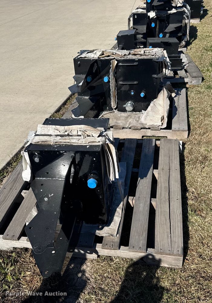 image for item EU6322  (3) Great Plains hydraulic tanks