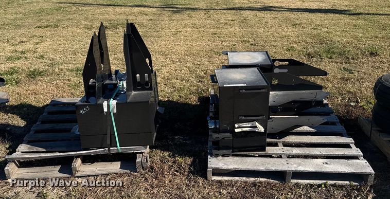 image for item EU6323 (4) Great Plains hydraulic tanks