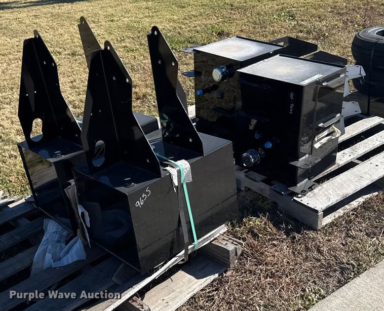 image for item EU6323 (4) Great Plains hydraulic tanks