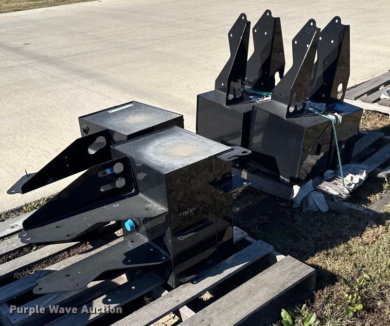 image for item EU6323 (4) Great Plains hydraulic tanks