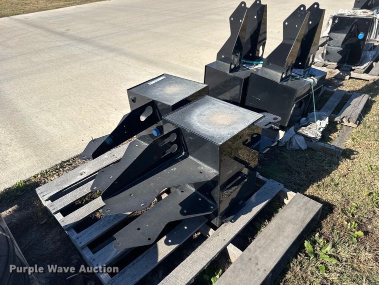 image for item EU6323 (4) Great Plains hydraulic tanks