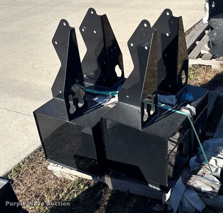 image for item EU6323 (4) Great Plains hydraulic tanks