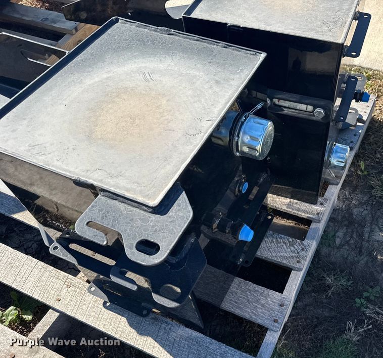 image for item EU6323 (4) Great Plains hydraulic tanks