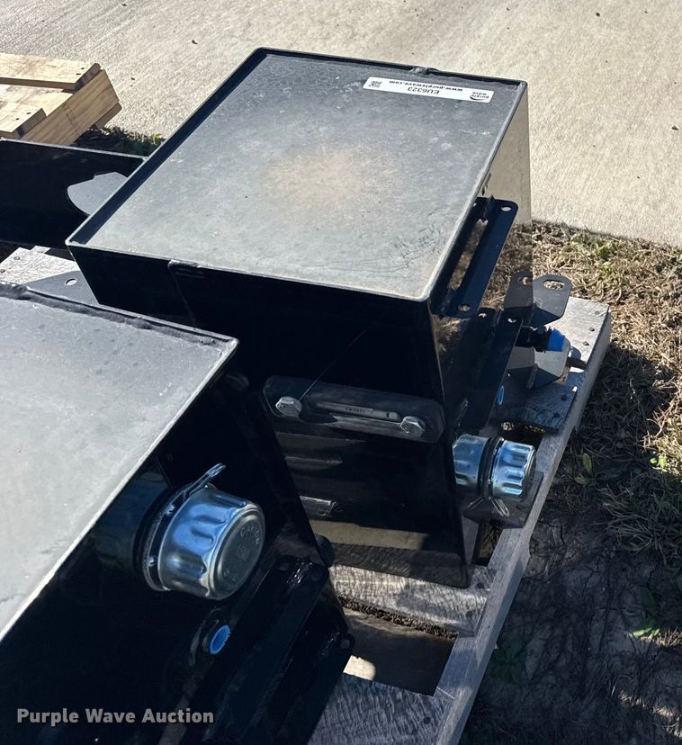 image for item EU6323 (4) Great Plains hydraulic tanks