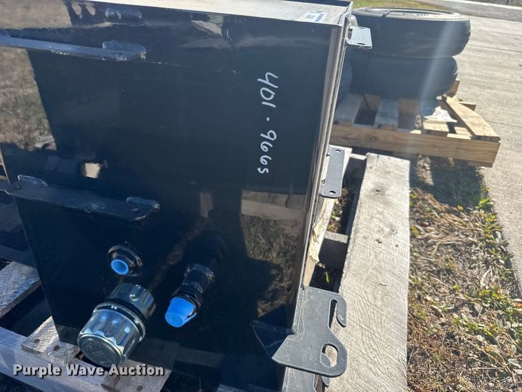 image for item EU6323 (4) Great Plains hydraulic tanks