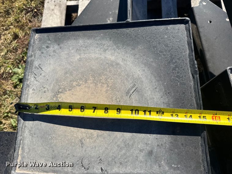 image for item EU6323 (4) Great Plains hydraulic tanks