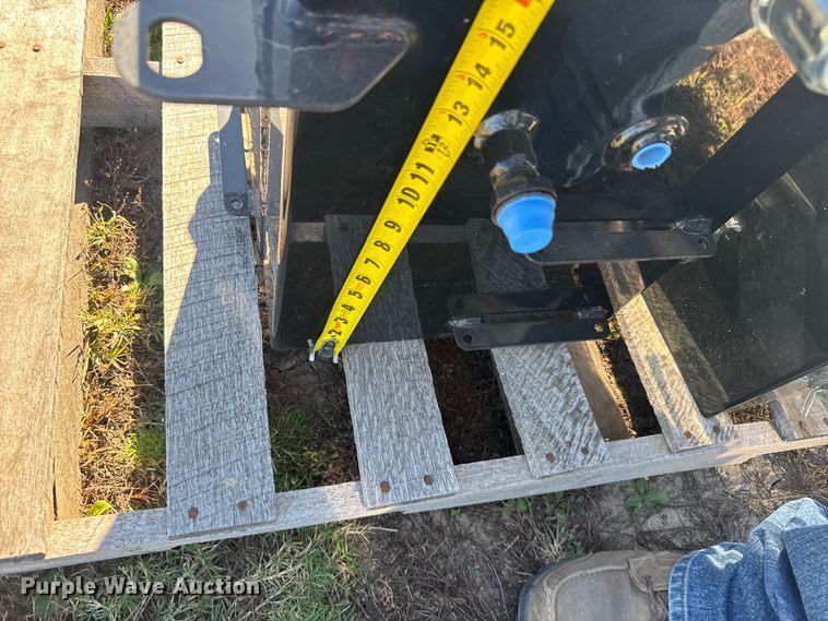 image for item EU6323 (4) Great Plains hydraulic tanks