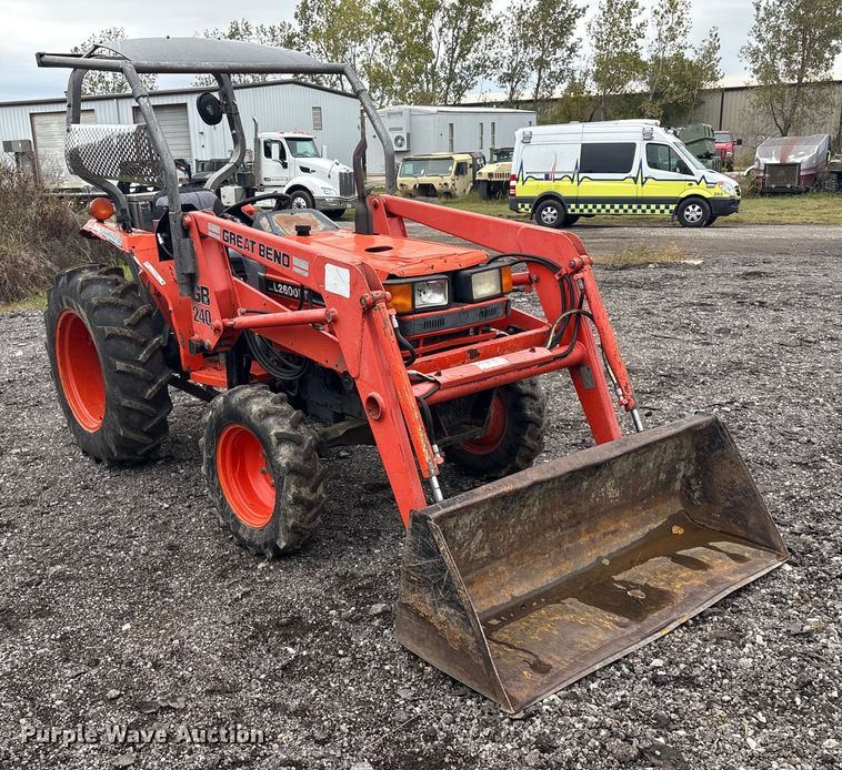 image for item EV2520 Kubota L2600DT MFWD tractor