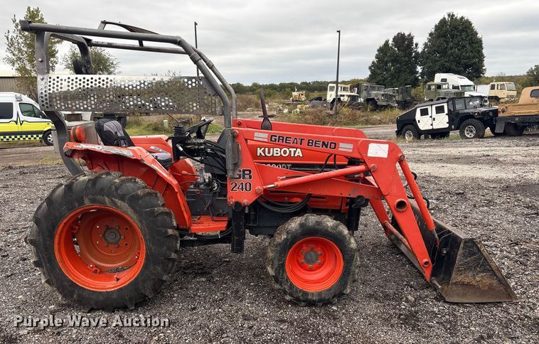 image for item EV2520 Kubota L2600DT MFWD tractor