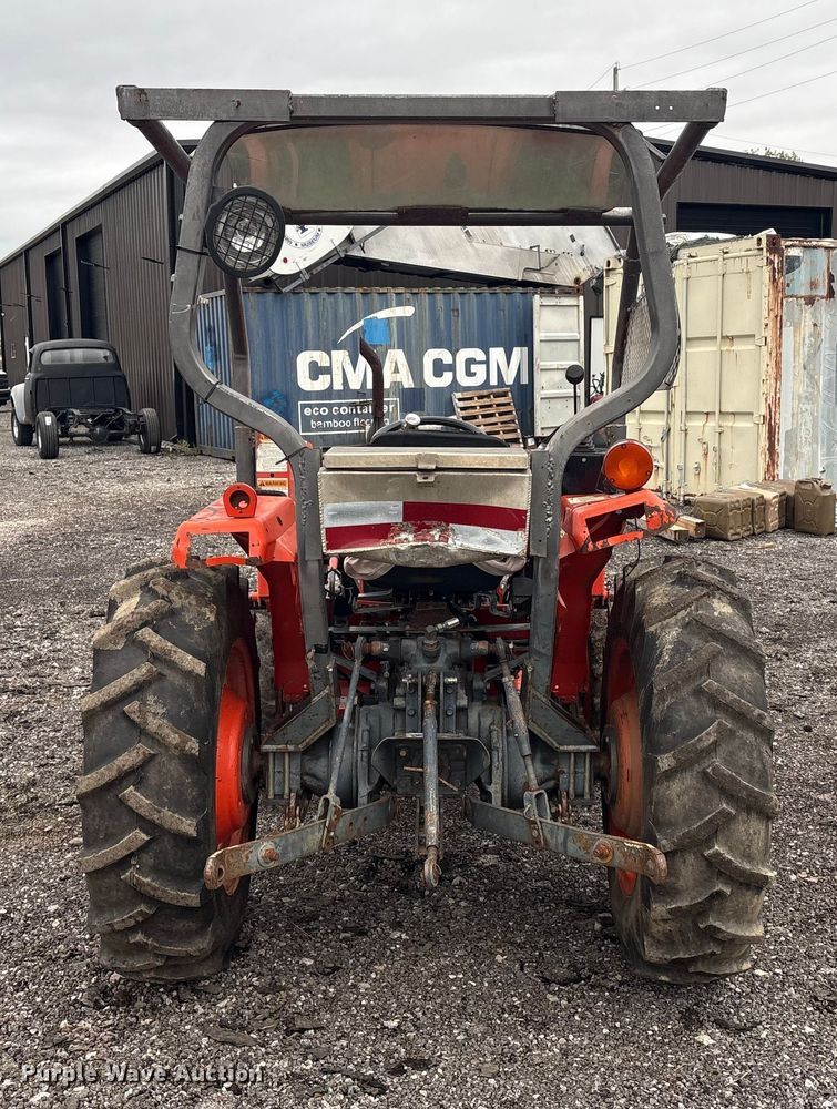 image for item EV2520 Kubota L2600DT MFWD tractor