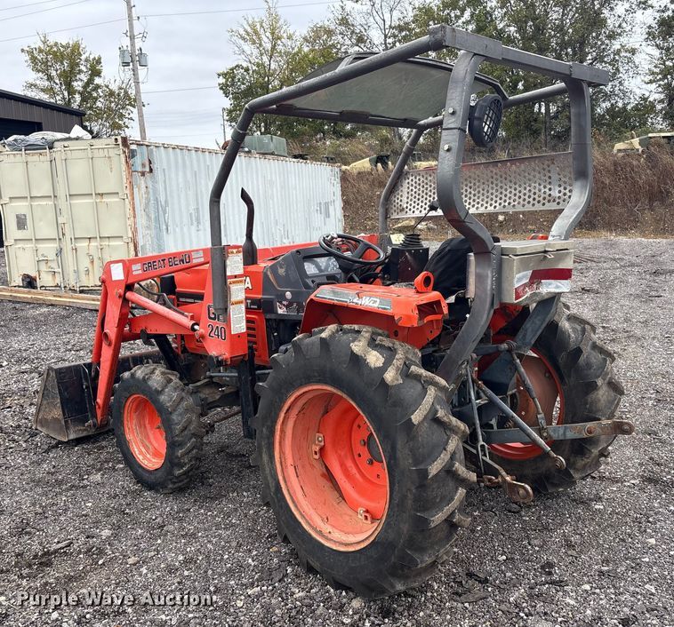 image for item EV2520 Kubota L2600DT MFWD tractor