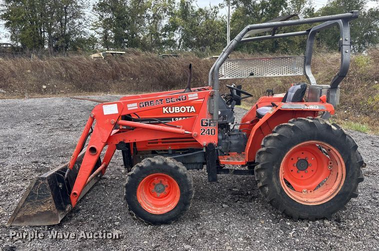 image for item EV2520 Kubota L2600DT MFWD tractor