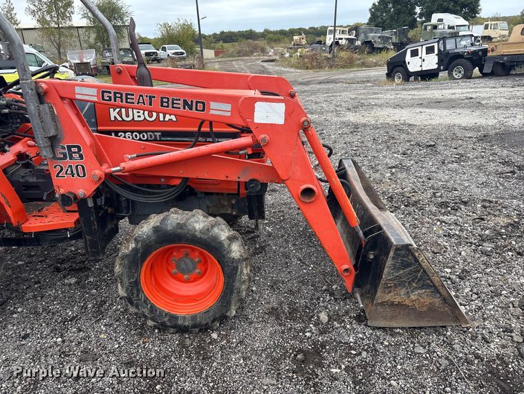 image for item EV2520 Kubota L2600DT MFWD tractor