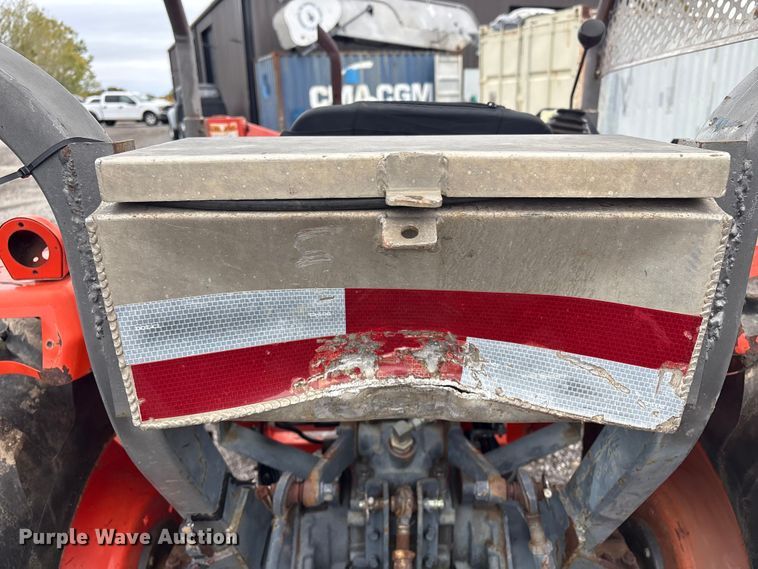 image for item EV2520 Kubota L2600DT MFWD tractor