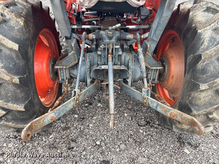 image for item EV2520 Kubota L2600DT MFWD tractor