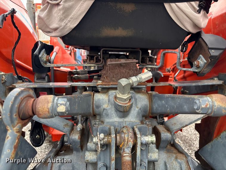 image for item EV2520 Kubota L2600DT MFWD tractor