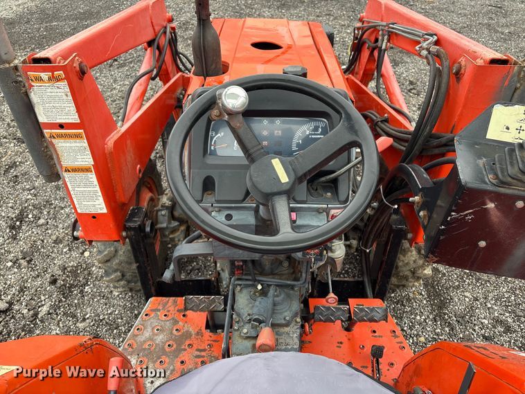 image for item EV2520 Kubota L2600DT MFWD tractor