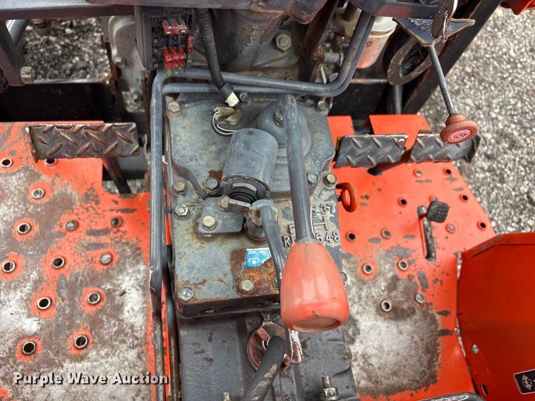 image for item EV2520 Kubota L2600DT MFWD tractor