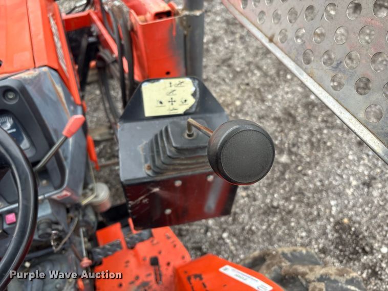 image for item EV2520 Kubota L2600DT MFWD tractor