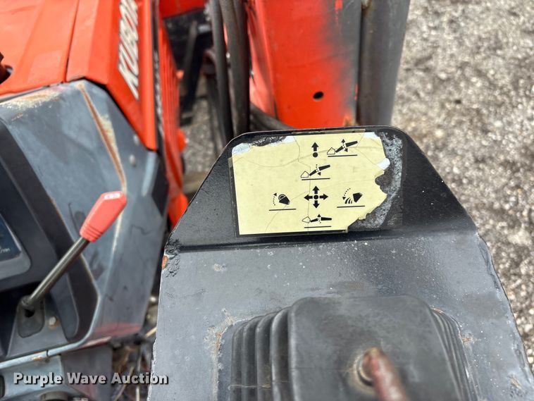 image for item EV2520 Kubota L2600DT MFWD tractor