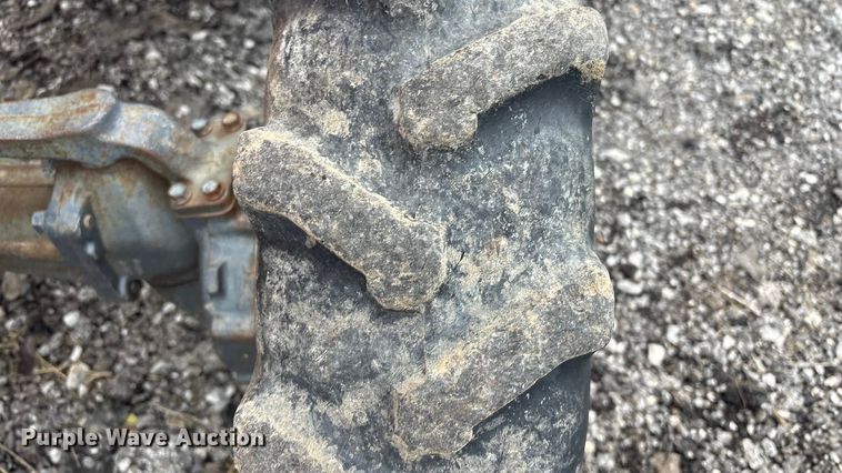 image for item EV2520 Kubota L2600DT MFWD tractor