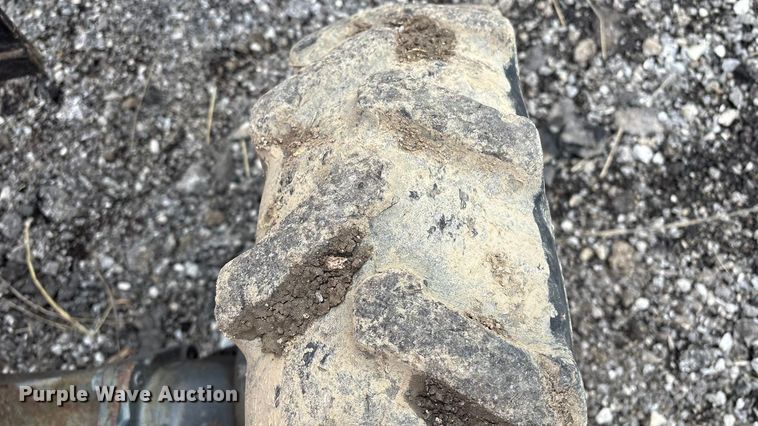 image for item EV2520 Kubota L2600DT MFWD tractor