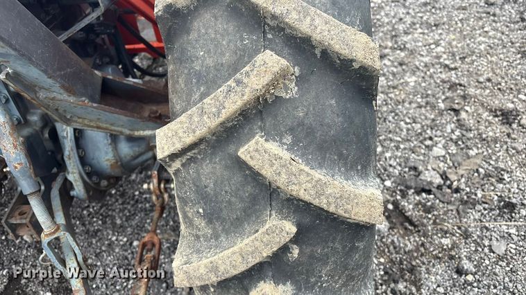 image for item EV2520 Kubota L2600DT MFWD tractor