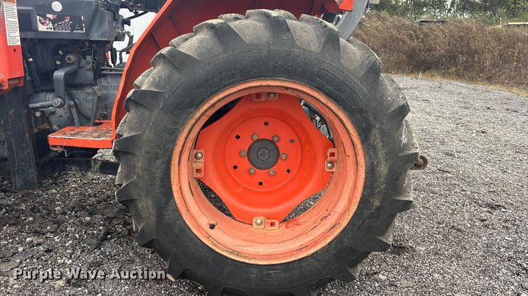 image for item EV2520 Kubota L2600DT MFWD tractor