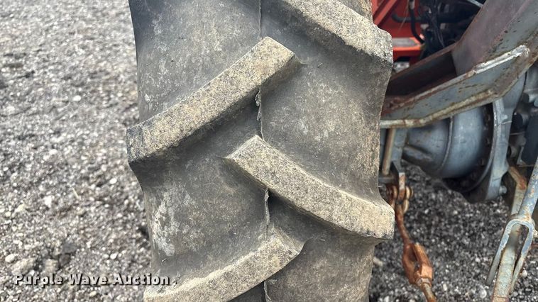 image for item EV2520 Kubota L2600DT MFWD tractor