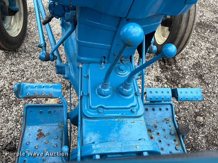 image for item EV2536 Ford B1123C tractor