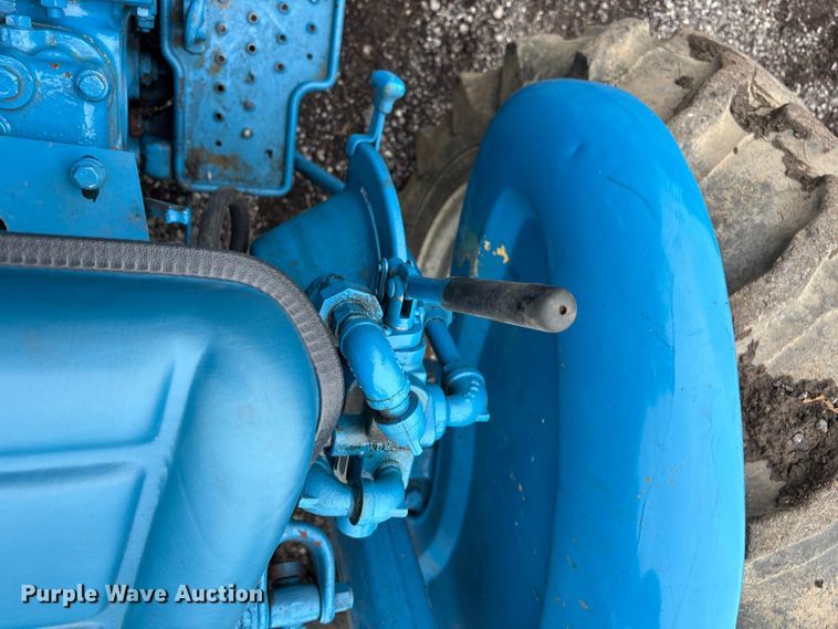 image for item EV2536 Ford B1123C tractor