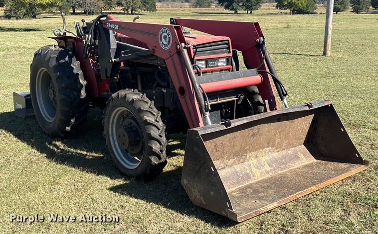 image for item EV2551 Case IH 385 tractor