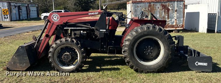 image for item EV2551 Case IH 385 tractor