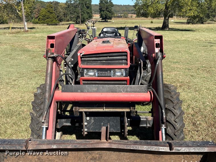 image for item EV2551 Case IH 385 tractor