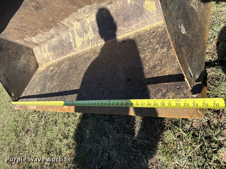 image for item EV2551 Case IH 385 tractor